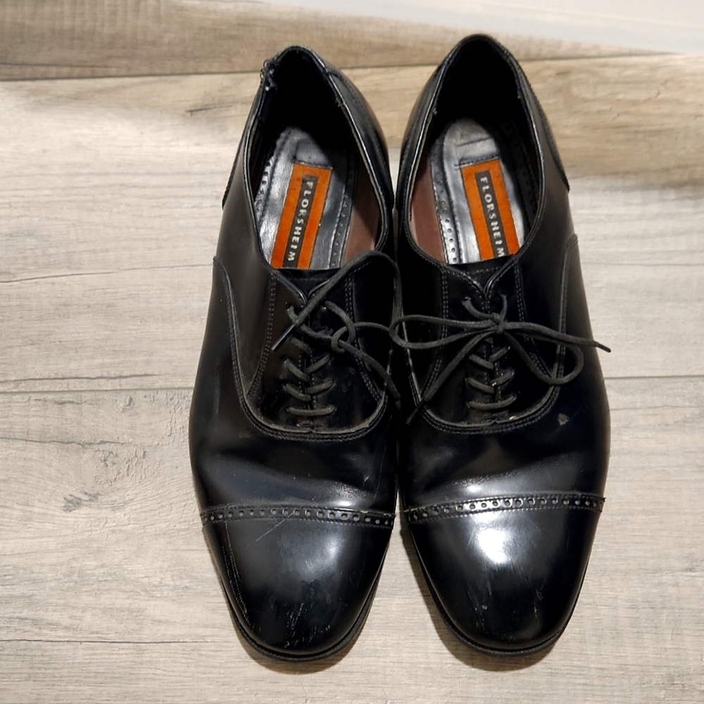 Men's dress shoes